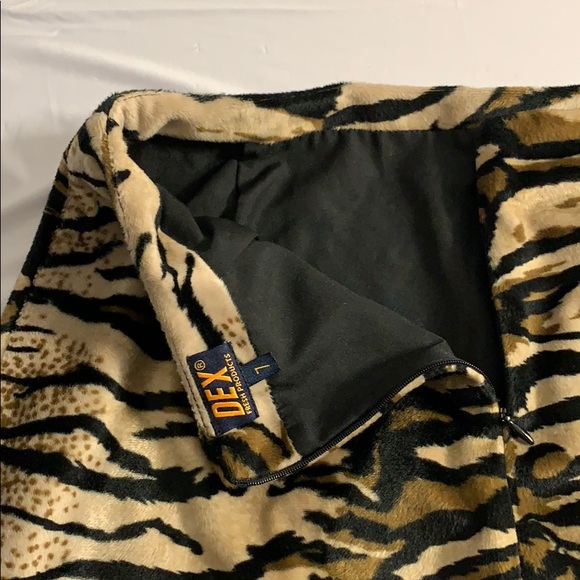 Vintage Y2K Faux Fur Mini Skirt from Dex - Picture 6 of 8